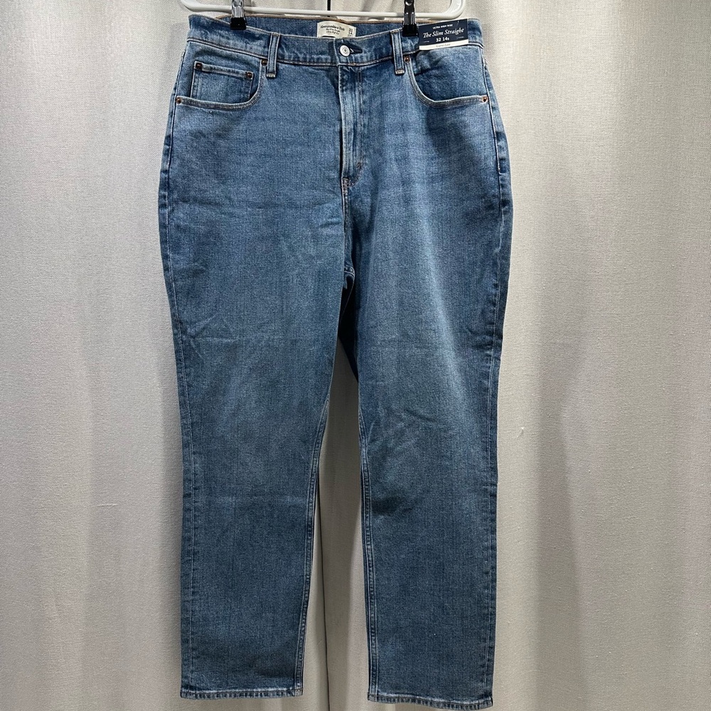 NWT Abercrombie & Fitch Women's Curve Love Slim Straight Leg Jeans - Blue Wash